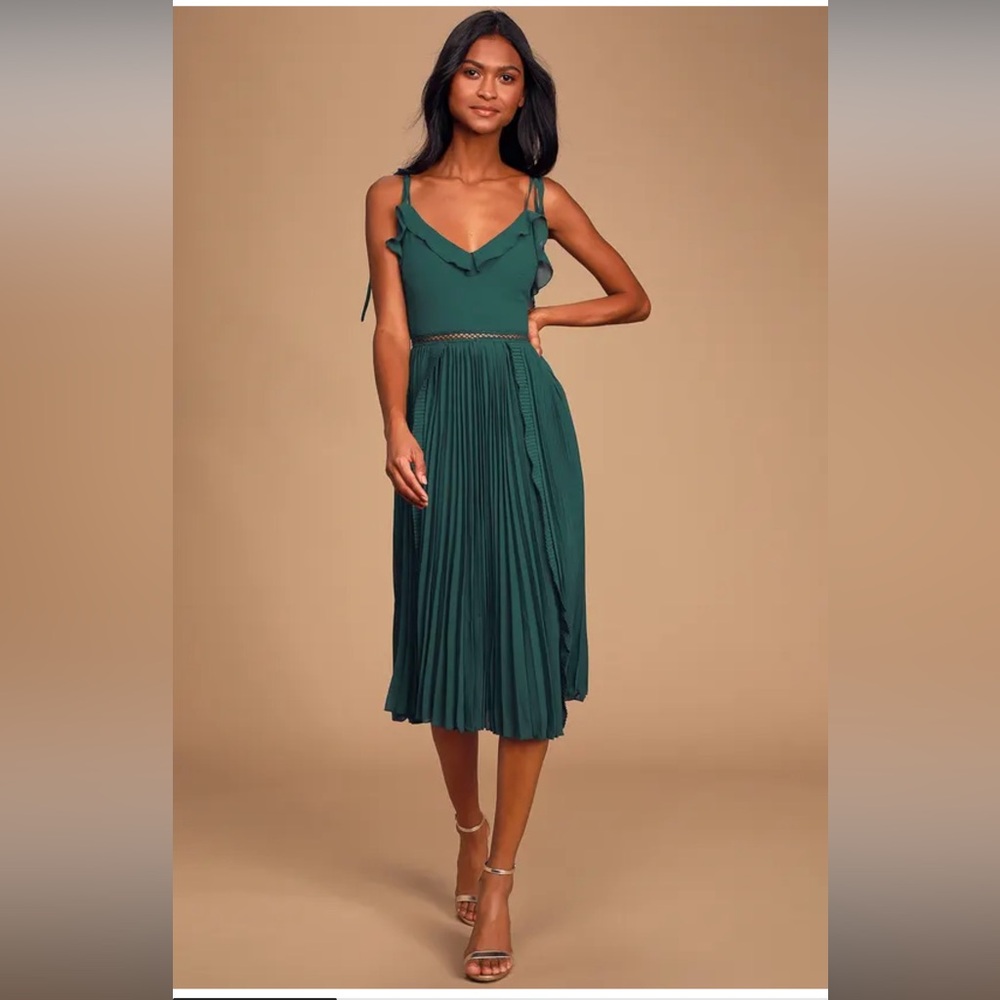 Lulu’s Never a Dull Moment Emerald Green Tie-Strap Pleated Midi Dress